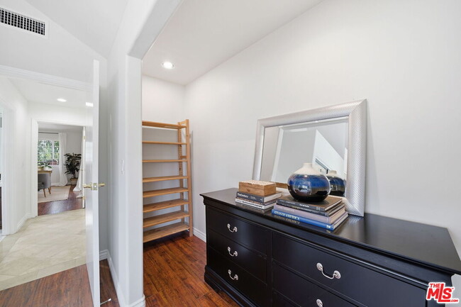 Building Photo - 4115 Laurelgrove Ave