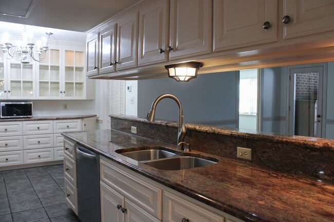 Building Photo - 1409 Chesnee Dr