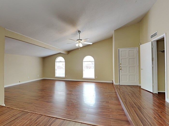 Building Photo - 1517 Camelia Dr