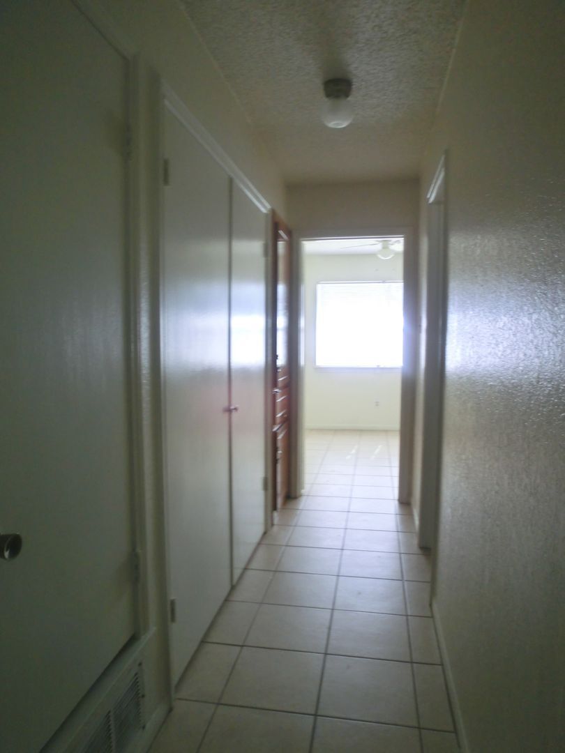Building Photo - 302 Sorrell Dr