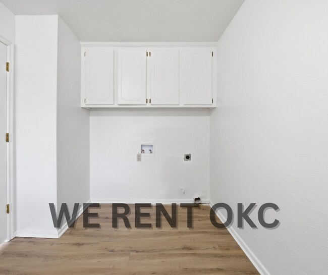 Building Photo - 12021 Moon Beam Dr