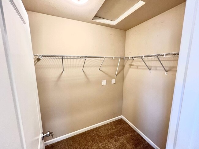 Building Photo - LIKE NEW Truly a MUST SEE! Move-in Ready
