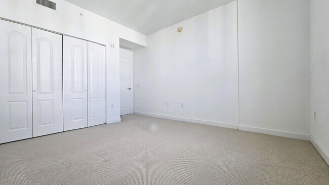 Building Photo - 410 Evernia St