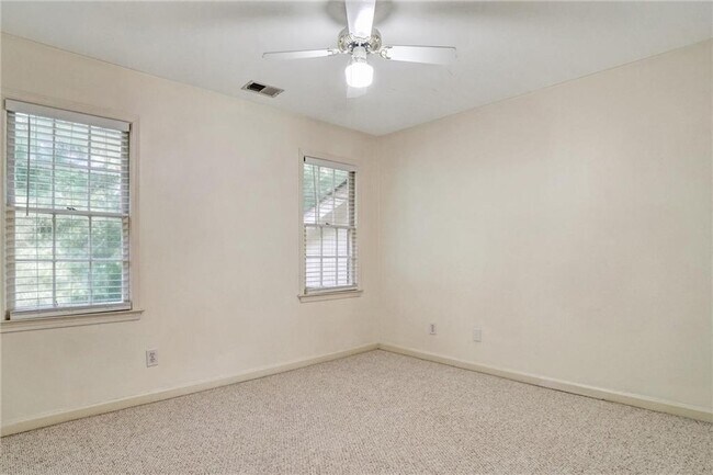 Building Photo - 510 Jacaranda Ct
