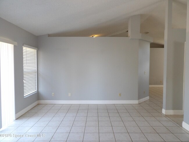 Building Photo - 1006 Locust Ave NW