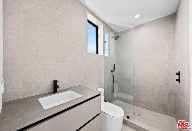 Building Photo - 307 N Wilton Pl