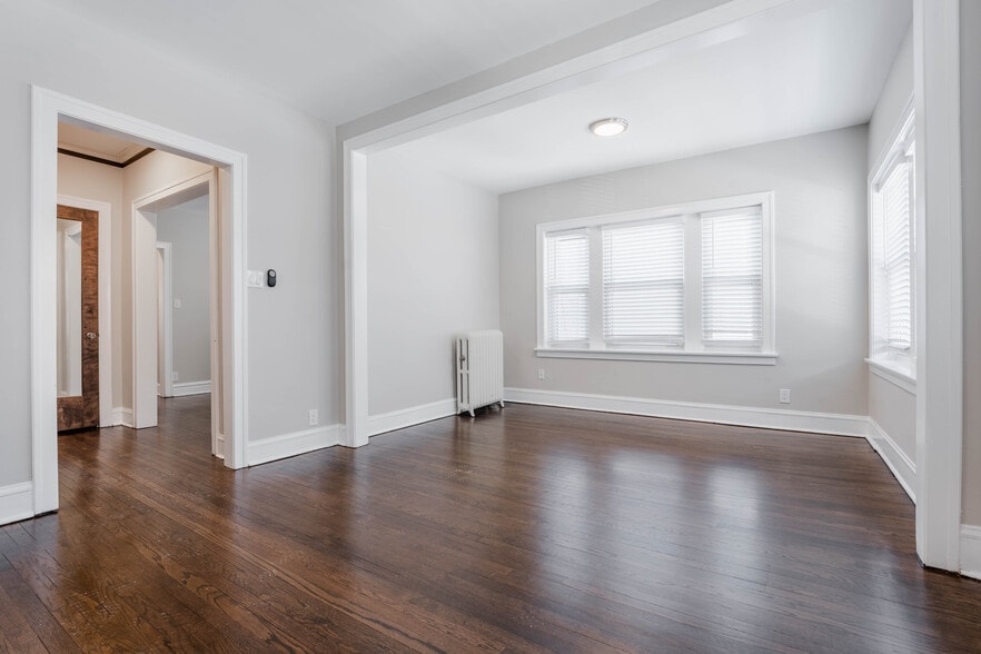 Building Photo - 5306 N Ashland Ave