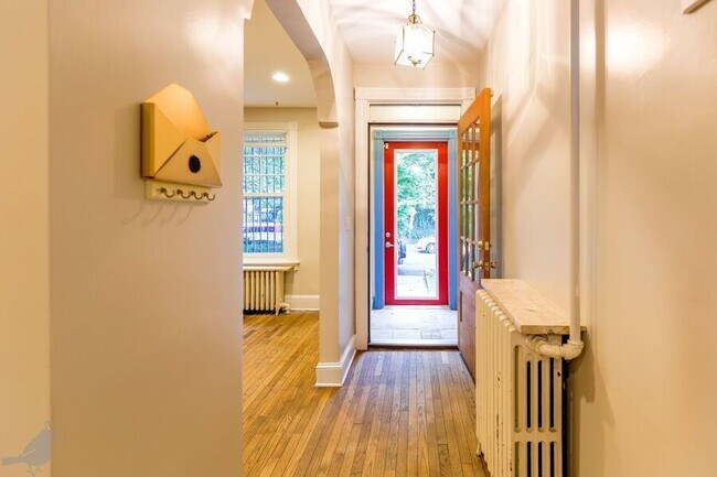 Building Photo - 337 14th St NE