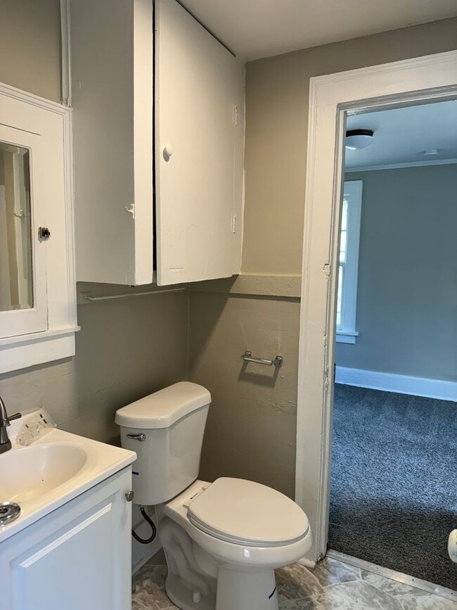 Building Photo - 3 BR, 1 BA off Fontenelle Blvd