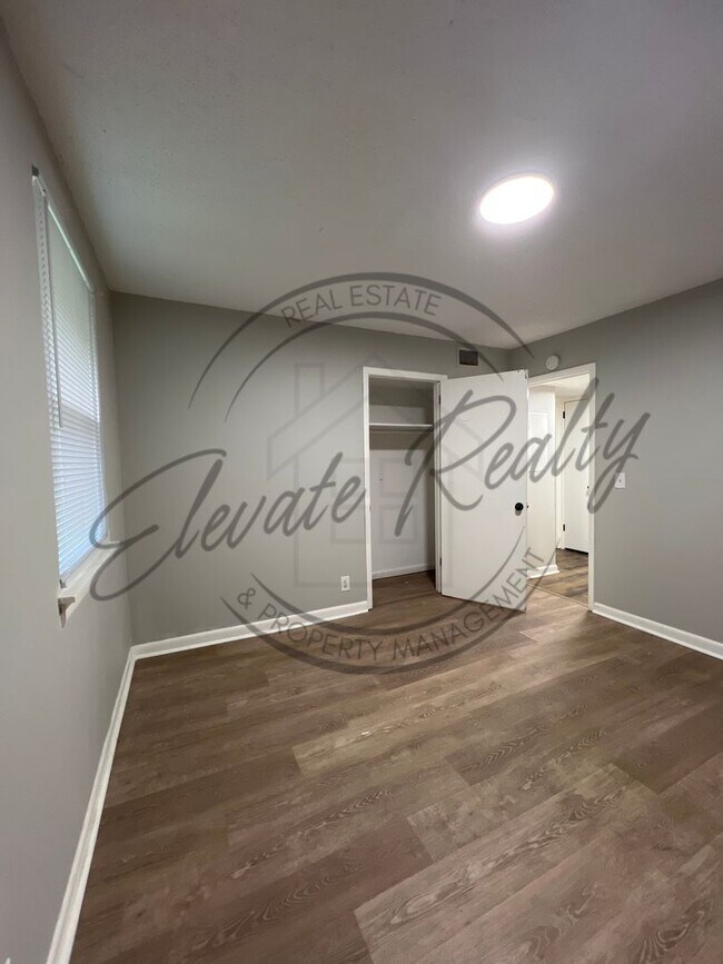 Building Photo - Renovated Two Bedroom Ranch Duplex in Vill...