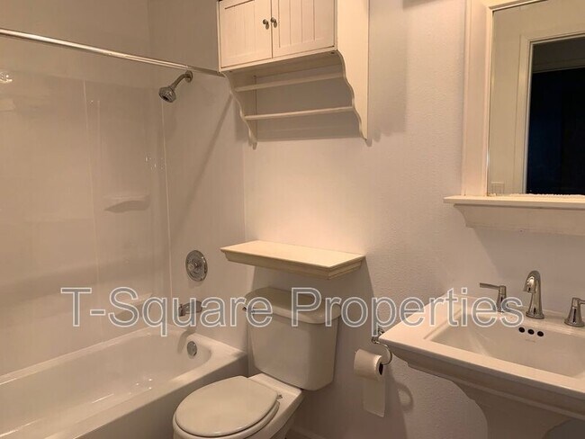 Building Photo - 14200 NE 171st St