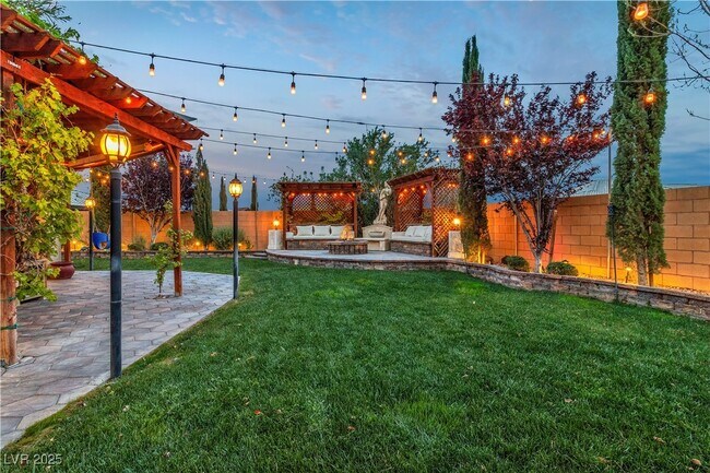 Building Photo - 10988 Wonder Hills St