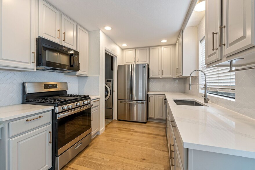 Building Photo - 8302 Bradford Edward Cove