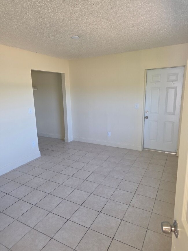 Building Photo - 3/2 DUPLEX