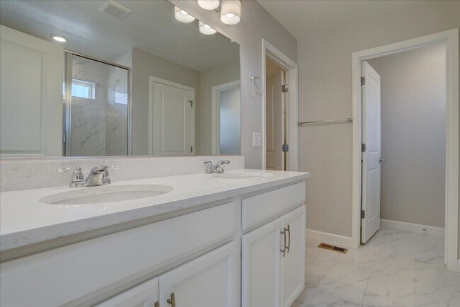 Building Photo - 5-Bed/4-Bath built in 2022!