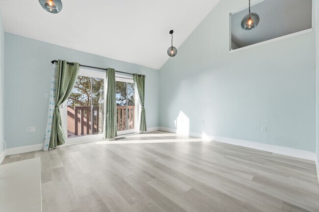 Building Photo - Premier Marina Cove end unit!!   Coastal Lifestyle at its BEST!!