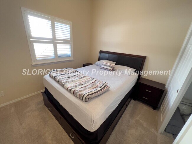 Building Photo - AVAILABLE MAY - 3 Bedroom / 2 Bathroom Paso Robles Home