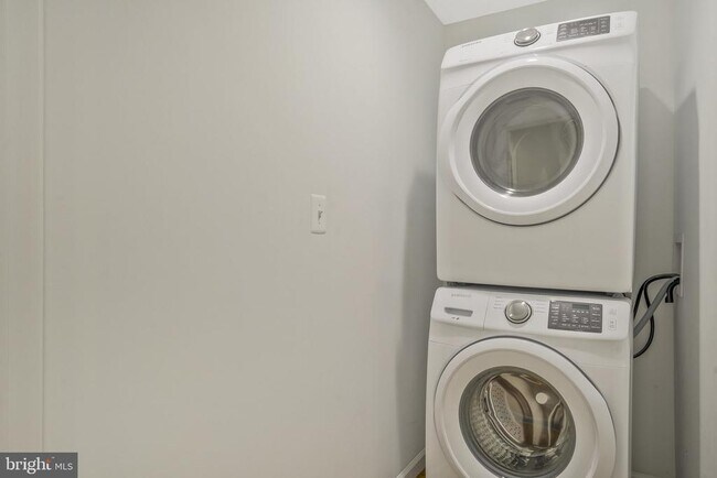 Building Photo - 6024 Rixey Dr