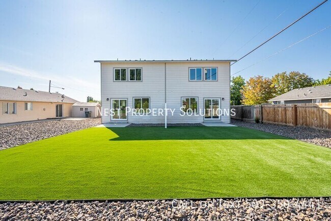 Building Photo - 1070 S Grand Dr