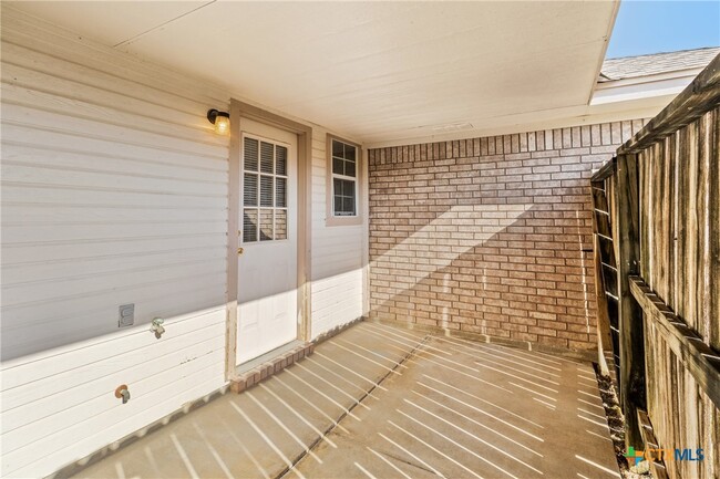 Building Photo - 4102 Terri Linn Dr
