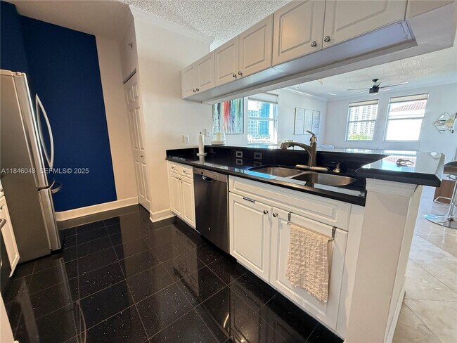 Building Photo - 17145 N Bay Rd