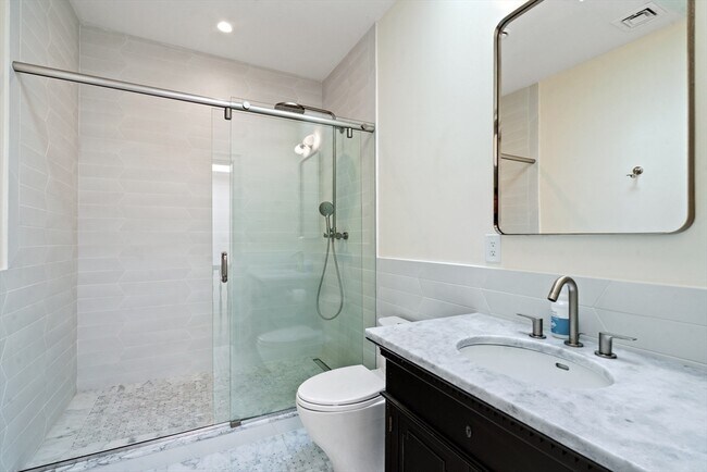 Building Photo - 57 Monmouth St