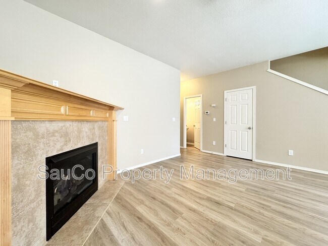 Building Photo - 4572 SE Olivewood St