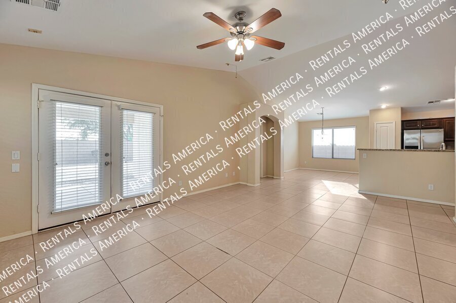 Building Photo - 1311 E Elm Rd