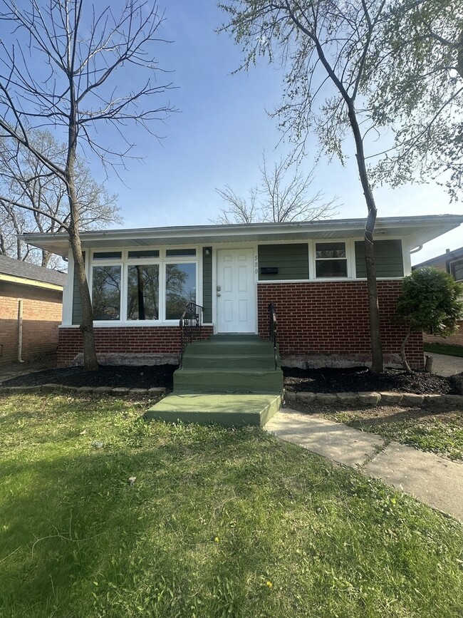 Primary Photo - 580 W 16th St