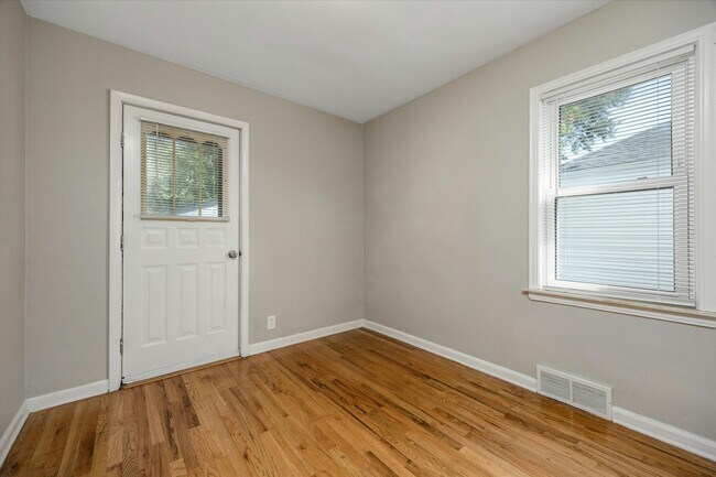 Building Photo - 3402 Chester Rd