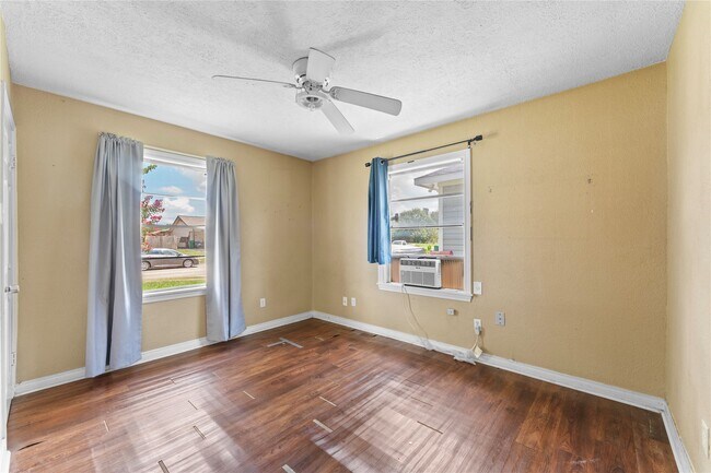 Building Photo - 1504 Harris Ave