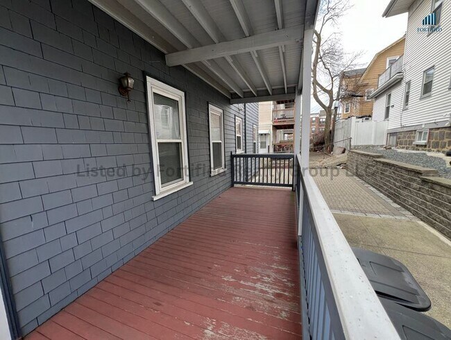 Building Photo - 142 Washington St