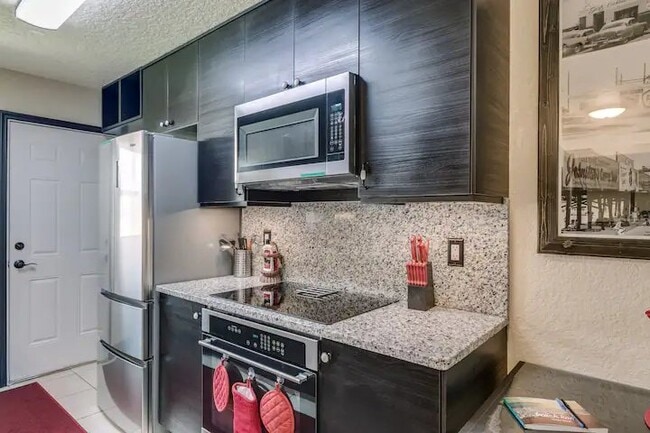 Building Photo - 309 Lincoln Ave