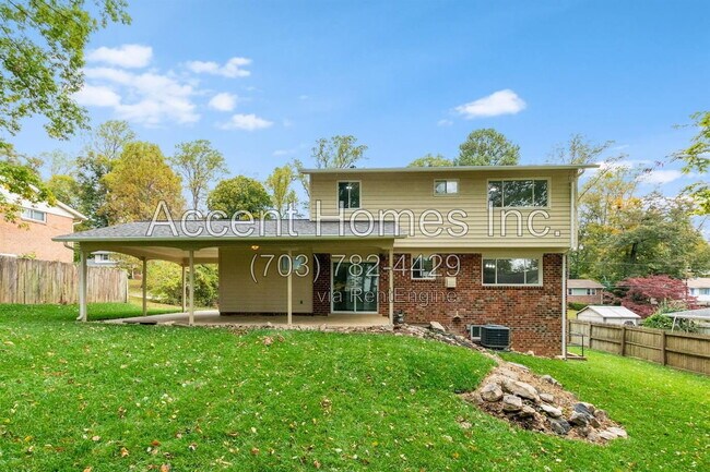 Building Photo - 8613 Kenilworth Dr