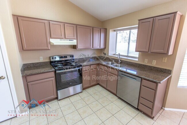 Building Photo - 3950 W Saragosa St