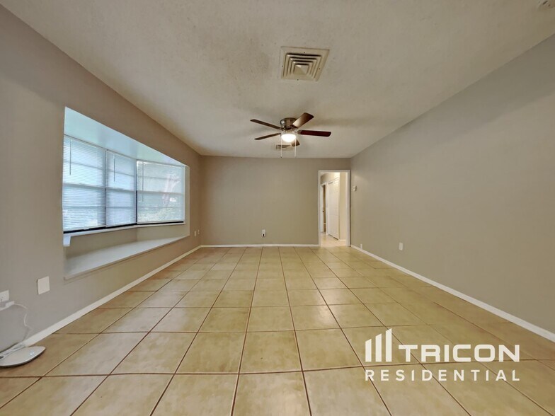 Building Photo - 5025 33rd Terrace N