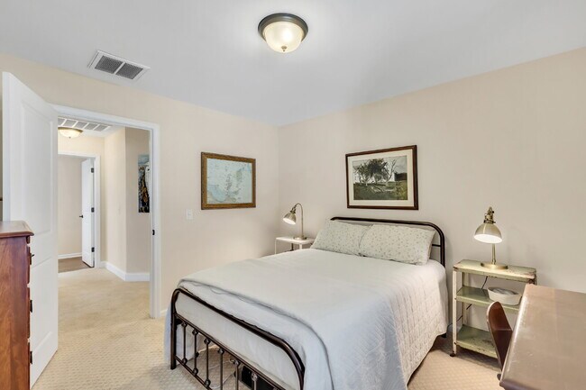 Building Photo - Gigantic Gorgeous Home in Pooler!