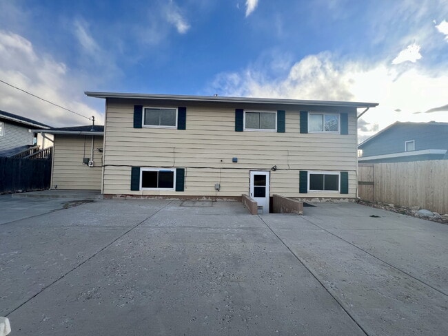 Building Photo - 1520 Woodward Dr