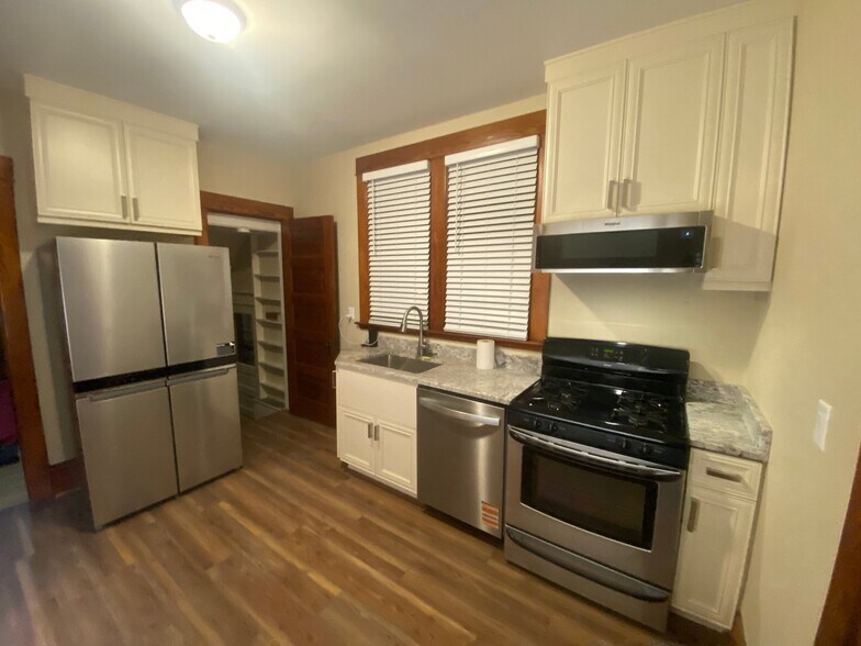 Building Photo - 261 Orchard St