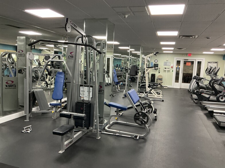 Weight Room - 880 Mandalay Ave