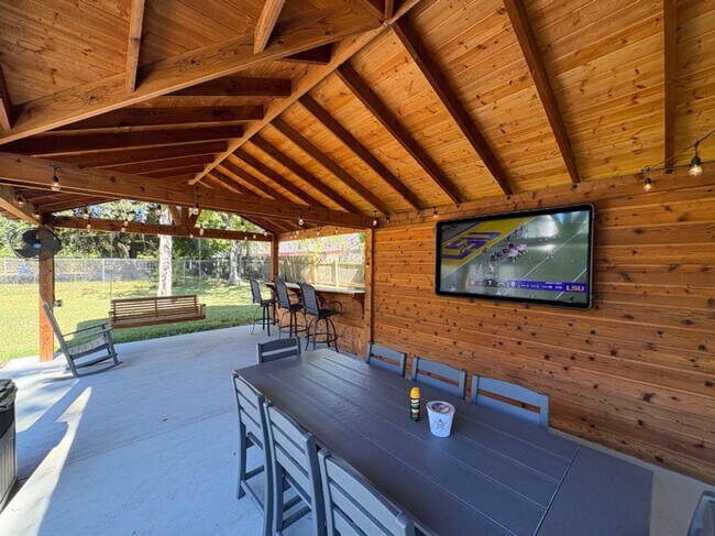 Building Photo - 1105 Glade St