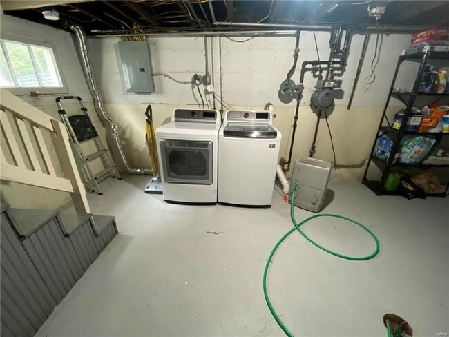 Building Photo - 743 Clark Ave