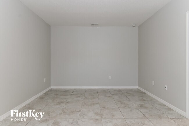 Building Photo - 1810 SW Effland Ave