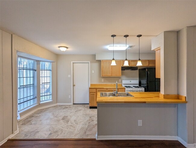 Building Photo - 8410 Rinn St