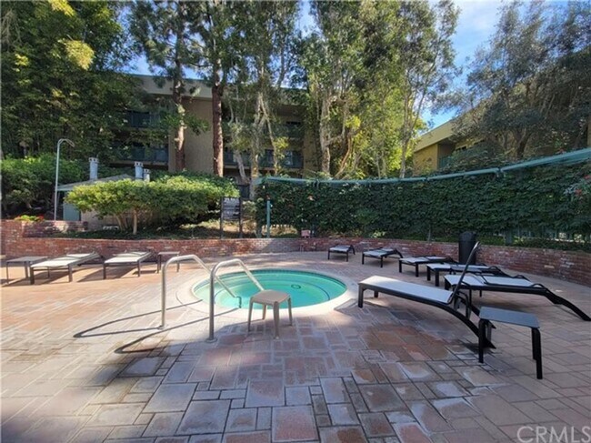Jacuzzi - 436 N Bellflower Blvd