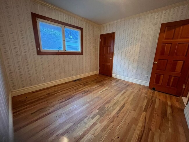 Building Photo - Cozy 2 Bedroom Home Nestled Between Greenlake and the Woodland Park Zoo
