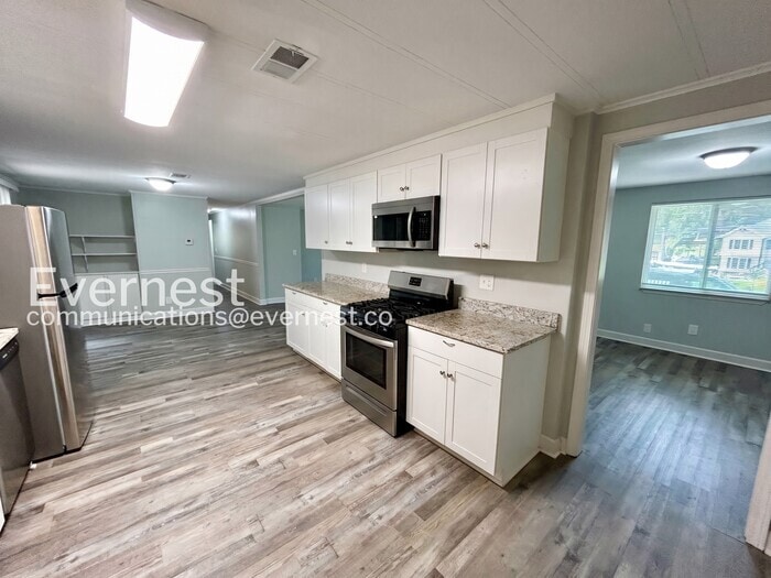 Building Photo - 2975 Sharon Ln
