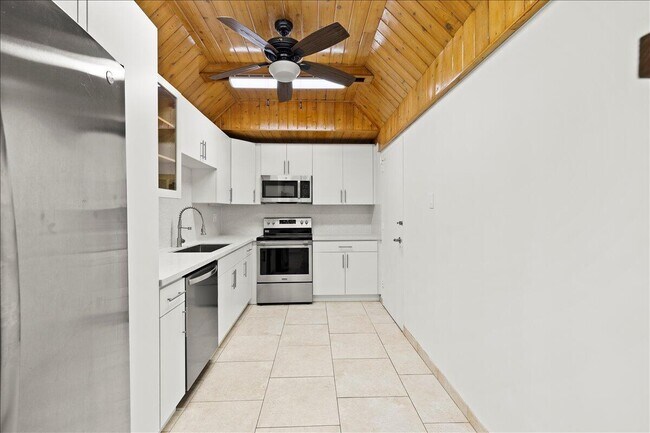 Building Photo - 4250 Galt Ocean Dr