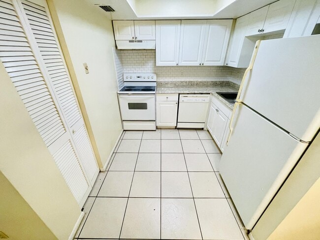 Primary Photo - 3096 Collin Dr