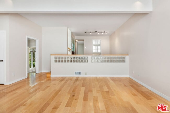 Building Photo - 17207 Palisades Cir